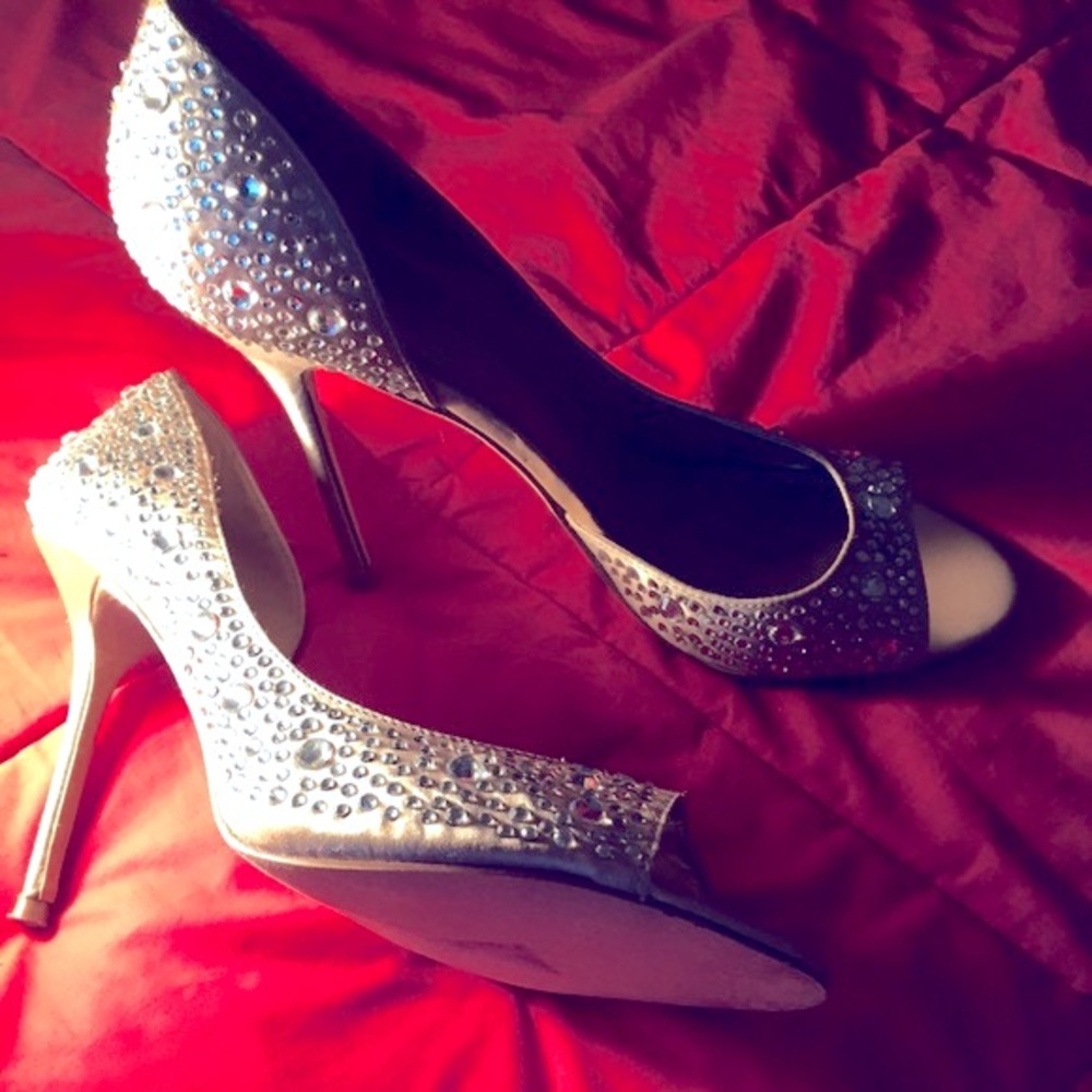 Georgous ALDO Chic RhineStone beige Colour Pump!!!